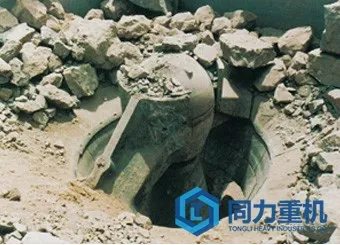 旋回破碎机
